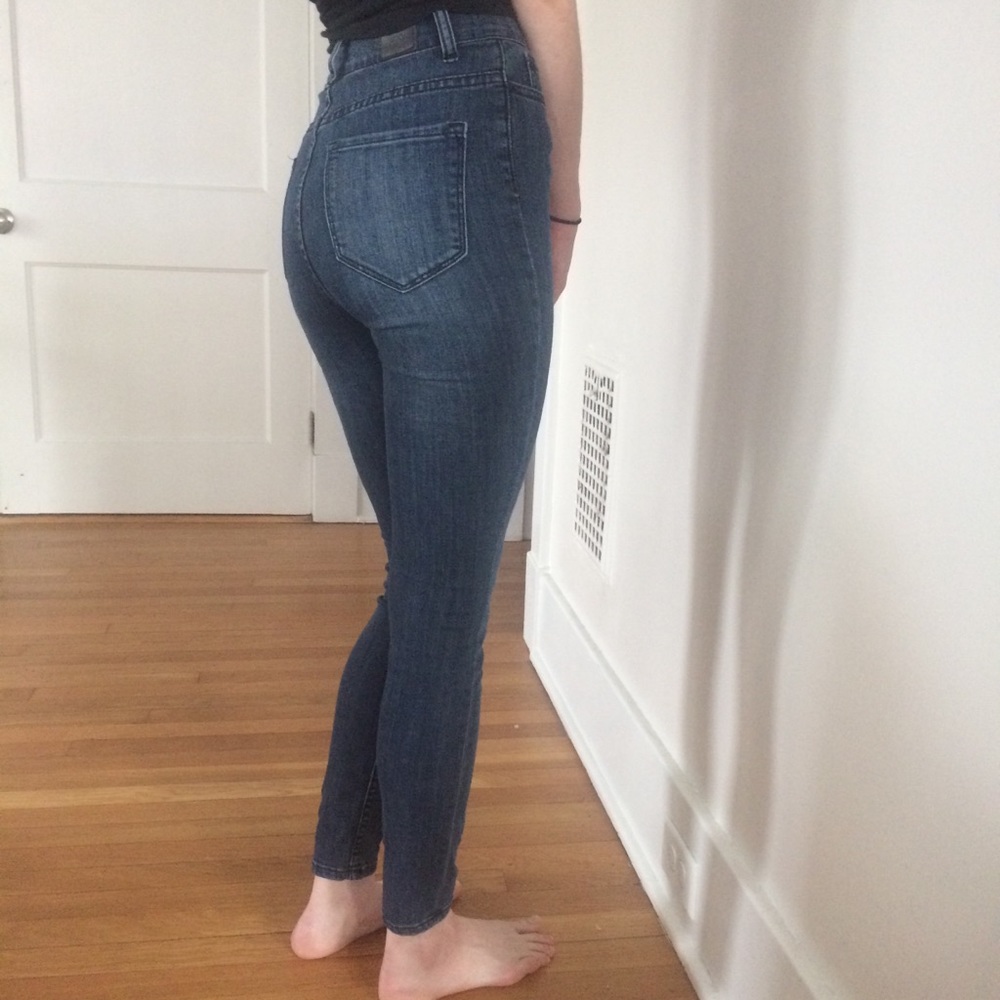 BDG super high rise twig jeans Sz 26